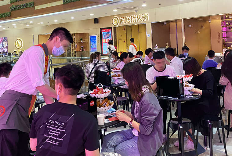 从蜡笔小新到潮玩星球:见证二次元IP餐厅的兴起(图1)